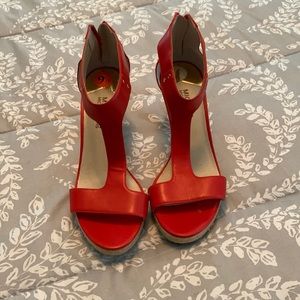 Like New Michael Kors Red T-strap espadrille wedge sandals size 9.5